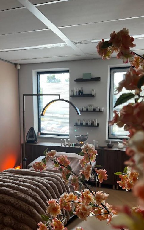 Behandelkamer met bloesemtakken